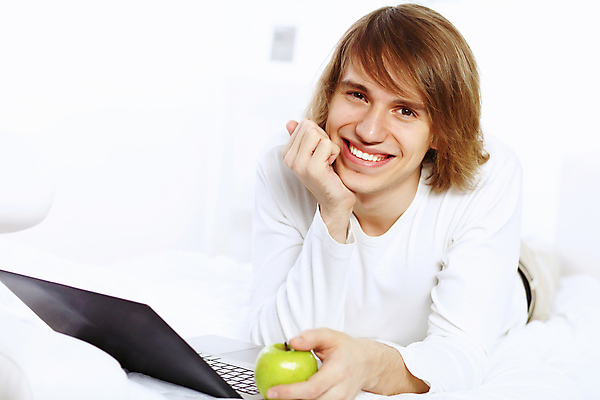 포토 JPG 해외이미지 백인 직업 1 학생 응시 남자 행복 얼굴 백그라운드 셔츠 인터넷 비즈니스 사업가 통신 성공 휴식 노동자 주택 한명 미소 사람 앉기 성인 노트북 컴퓨터 사무실 공책 웹 흰색 타이핑 업무 비즈니스맨 무선전화기 책상 경영자 문제 혼자 해외202004 해외포토 서양인 시선 감정 컬러 가구 컨셉 상의 모션 문구용품 표정 건물 신체부위 전자제품 작업 직장인 전화기 리더 파일형식