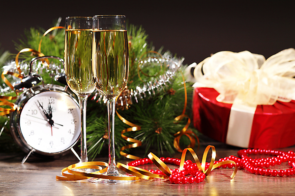 포토 JPG 해외이미지 나무 기념일 백그라운드 크리스마스 잔 기념 선물 사람없음 상자 파티 와인 자명종 액체 샴페인 건배 해외202004 해외포토 식물 식기 시계 주류 이벤트 알람 파일형식