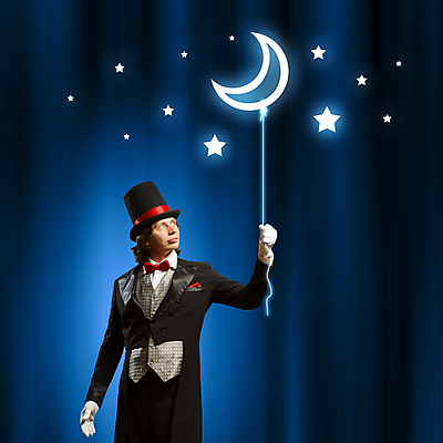 포토 JPG 해외이미지 백인 모자 1 손 남자 별 장갑 장난 지팡이 나비넥타이 한명 미소 사람 정장 턱시도 검은색 어둠 놀람 공연 연주자 마법사 마술사 달 잡기 정상 야간 서커스 극장 쇼 마법 오해 캡모자 해외202004 해외포토 자연요소 서양인 모자_잡화 잡화 옷 감정 컬러 모션 넥타이 표정 이벤트 신체부위 음악가 마술 파일형식