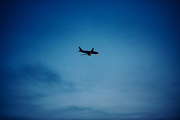 포토 JPG 해외이미지 구름 무료이미지 실루엣 하늘 비행기 사람없음 야외 야간 해외202004 해외포토 자연요소 항공교통 대중교통 촬영기법 파일형식 무료콘텐츠