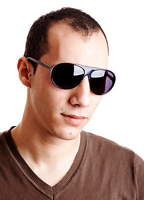 포토 JPG 해외이미지 백인 모델 라이프스타일 응시 남자 얼굴 포즈 백그라운드 장신구 한명 사람 소년 성인 청춘 선글라스 유행 흰색 표현 신선 자신감 닫기 시원함 싱글 내추럴 고립 심각 혼자 스타일 해외202004 우호적 해외포토 서양인 1 시선 감정 안경 어린이 컬러 컨셉 모션 생활 신체부위 파일형식