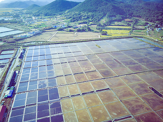 포토 JPG 주간 여행 한국 풍경 사람없음 야외 하이앵글 가을 항공촬영 곰소염전 국내여행 전경 국내포토 자연요소 계절 아시아 뷰포인트 부안 염전 파일형식 탑뷰