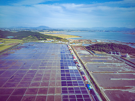 포토 JPG 주간 구름 여행 하늘 한국 풍경 사람없음 야외 하이앵글 가을 항공촬영 곰소염전 국내여행 전경 국내포토 자연요소 계절 아시아 뷰포인트 부안 염전 파일형식 탑뷰