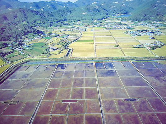 포토 JPG 주간 여행 한국 풍경 사람없음 야외 하이앵글 가을 항공촬영 곰소염전 국내여행 전경 국내포토 자연요소 계절 아시아 뷰포인트 부안 염전 파일형식 탑뷰