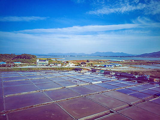 포토 JPG 주간 구름 여행 하늘 한국 풍경 사람없음 야외 하이앵글 가을 항공촬영 곰소염전 국내여행 전경 국내포토 자연요소 계절 아시아 뷰포인트 부안 염전 파일형식 탑뷰