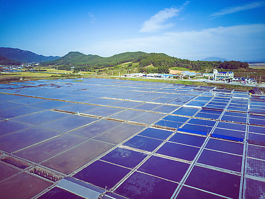 포토 JPG 주간 구름 여행 하늘 한국 풍경 사람없음 야외 하이앵글 가을 항공촬영 곰소염전 국내여행 전경 국내포토 자연요소 계절 아시아 뷰포인트 부안 염전 파일형식 탑뷰