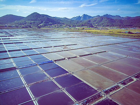 포토 JPG 주간 구름 여행 하늘 한국 풍경 사람없음 야외 하이앵글 가을 항공촬영 곰소염전 국내여행 전경 국내포토 자연요소 계절 아시아 뷰포인트 부안 염전 파일형식 탑뷰
