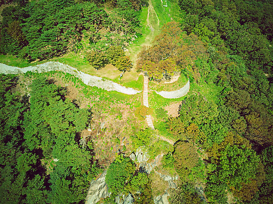 포토 JPG 주간 여행 한국 풍경 사람없음 야외 하이앵글 가을 항공촬영 국내여행 부여 전경 가림산성 성흥산 국내포토 자연요소 계절 아시아 뷰포인트 산 충청남도 산성 파일형식 탑뷰