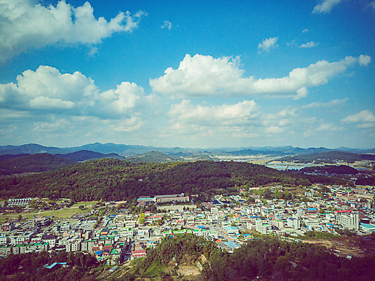 포토 JPG 주간 구름 건축물 여행 하늘 한국 풍경 사람없음 야외 하이앵글 가을 항공촬영 국내여행 부여 전경 국내포토 자연요소 계절 건축 아시아 뷰포인트 충청남도 파일형식 탑뷰