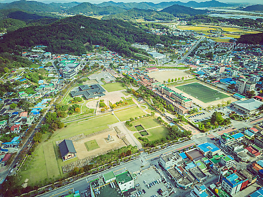포토 JPG 주간 여행 한국 풍경 사람없음 야외 하이앵글 가을 항공촬영 국내여행 부여 부여정림사지 전경 국내포토 자연요소 계절 아시아 뷰포인트 충청남도 파일형식 탑뷰