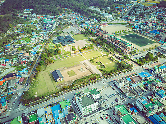 포토 JPG 주간 여행 한국 풍경 사람없음 야외 하이앵글 가을 항공촬영 국내여행 부여 부여정림사지 전경 국내포토 자연요소 계절 아시아 뷰포인트 충청남도 파일형식 탑뷰