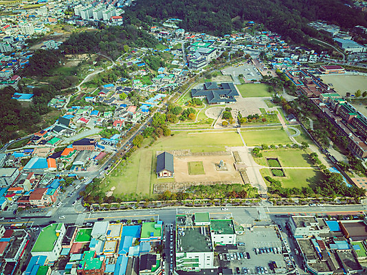 포토 JPG 주간 여행 한국 풍경 사람없음 야외 하이앵글 가을 항공촬영 국내여행 부여 부여정림사지 전경 국내포토 자연요소 계절 아시아 뷰포인트 충청남도 파일형식 탑뷰