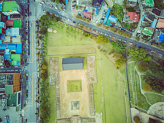 포토 JPG 주간 여행 한국 풍경 사람없음 야외 하이앵글 가을 항공촬영 국내여행 부여 부여정림사지 전경 국내포토 자연요소 계절 아시아 뷰포인트 충청남도 파일형식 탑뷰