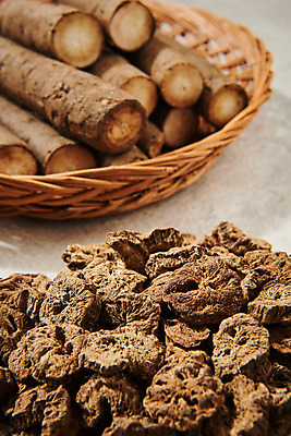 포토 JPG 스튜디오촬영 채소 식재료 실내 건강 근접촬영 사람없음 오브젝트 한지배경 우엉 라탄바구니 볶은우엉 국내포토 뷰포인트 백그라운드 내부 바구니 파일형식