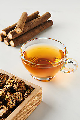 포토 음료 백그라운드 채소 실내 내부 차_음료 흰색 우엉 파일형식 식재료 건강 차 전통차 스튜디오촬영 JPG 사람없음 오브젝트 흰배경 우엉차 볶은우엉 국내포토