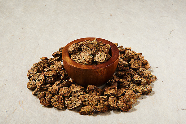 포토 JPG 스튜디오촬영 채소 식재료 실내 건강 사람없음 오브젝트 한지배경 나무그릇 우엉 볶은우엉 국내포토 그릇 백그라운드 내부 목재 파일형식