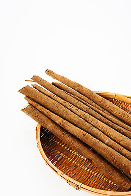 포토 JPG 스튜디오촬영 채소 식재료 실내 건강 사람없음 바구니 오브젝트 흰배경 우엉 국내포토 백그라운드 내부 흰색 파일형식