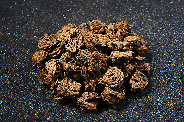 포토 JPG 스튜디오촬영 채소 식재료 검은배경 실내 건강 사람없음 오브젝트 우엉 볶은우엉 국내포토 백그라운드 내부 검은색 파일형식