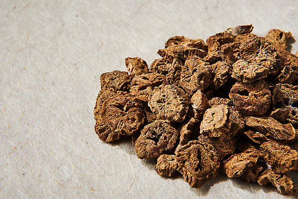 포토 JPG 스튜디오촬영 채소 식재료 회색배경 실내 건강 사람없음 회색 오브젝트 우엉 볶은우엉 국내포토 컬러 백그라운드 내부 파일형식