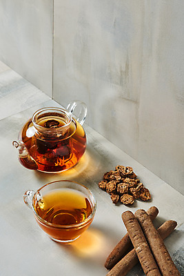 포토 JPG 스튜디오촬영 채소 식재료 회색배경 주전자 실내 건강 사람없음 회색 차 전통차 찻주전자 오브젝트 우엉 우엉차 볶은우엉 국내포토 음료 컬러 백그라운드 주방용품 내부 차_음료 파일형식