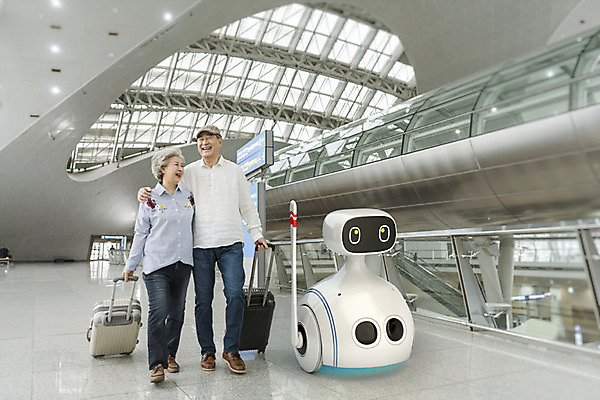 PSD 편집 편집이미지 노년 여행 두명 3D소스 3D 캐리어 노부부 한국인 60대 공항 스마트 로봇 입체 디지털합성 오브젝트 70대 길안내 도우미 노인만 편집소스 자율주행 이미지편집 편집3D 부부 컨셉 교통시설 안내 사람 동양인 성인 여행가방 운전 성인만 파일형식 4차산업