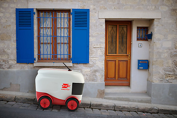 주간 PSD 편집 편집이미지 사람없음 야외 3D소스 3D 편지 우편물 스마트 로봇 입체 디지털합성 오브젝트 택배 소포 도우미 우체국 우체국택배 우편배달 편집소스 자율주행 이미지편집 편집3D 자연요소 컨셉 운전 운송업 배송 기관 파일형식 4차산업