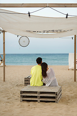 포토 JPG 주간 커플 여자 남자 행복 바다 여행 의자 휴가 휴식 맥주 상반신 20대 성인 야외 두명 뒷모습 여름 친구 여름휴가 바캉스 모래사장 기댐 한국인 편안함 즐거움 강원도 하조대해수욕장 성인만 국내포토 자연요소 계절 감정 뷰포인트 가구 컨셉 관계 모션 주류 한국 사람 동양인 청년 감각 해수욕장 양양 파일형식 여름_계절