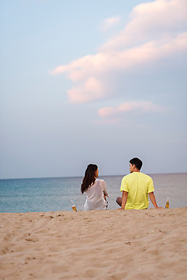 포토 JPG 주간 구름 커플 여자 남자 행복 바다 여행 하늘 휴가 휴식 맥주 병맥주 상반신 20대 성인 해변 야외 두명 뒷모습 여름 친구 여름휴가 바캉스 모래사장 한국인 편안함 즐거움 강원도 하조대해수욕장 성인만 국내포토 자연요소 계절 감정 뷰포인트 컨셉 관계 주류 한국 사람 동양인 청년 감각 해수욕장 양양 파일형식 여름_계절