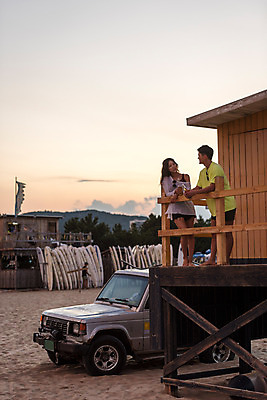 포토 JPG 주간 전신 커플 여자 남자 행복 바다 여행 휴가 휴식 맥주 대화 20대 성인 해변 야외 두명 앞모습 옆모습 여름 친구 여름휴가 바캉스 모래사장 한국인 편안함 즐거움 강원도 하조대해수욕장 성인만 국내포토 자연요소 계절 감정 뷰포인트 컨셉 관계 주류 한국 말하기 사람 동양인 청년 감각 해수욕장 양양 파일형식 여름_계절