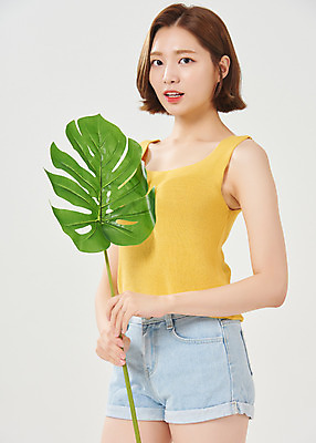 포토 JPG 스튜디오촬영 여자 대학생 방학 휴가 대학생라이프 실내 한명 서기 미소 들기 누끼 상반신 20대 청년 성인 옆모습 여름 한국인 즐거움 흰배경 여대생 몬스테라 성인여자한명만 국내포토 식물 1 학생 라이프스타일 계절 감정 뷰포인트 백그라운드 모션 표정 사람 동양인 내부 흰색 여자한명만 성인여자만 파일형식