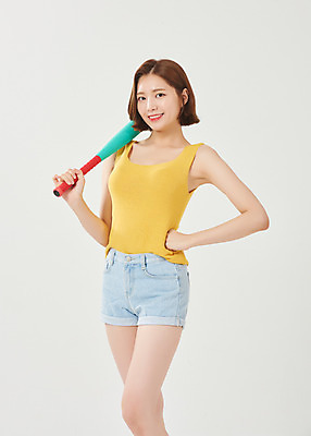 포토 JPG 스튜디오촬영 여자 대학생 허리손 방학 휴가 대학생라이프 실내 한명 서기 미소 들기 누끼 상반신 20대 청년 성인 앞모습 여름 한국인 야구방망이 즐거움 흰배경 여대생 성인여자한명만 국내포토 1 학생 라이프스타일 계절 감정 뷰포인트 포즈 백그라운드 모션 표정 사람 동양인 내부 야구용품 흰색 여자한명만 성인여자만 파일형식
