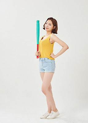 포토 JPG 스튜디오촬영 전신 여자 대학생 허리손 반바지 방학 휴가 대학생라이프 실내 한명 서기 미소 누끼 20대 청년 성인 옆모습 여름 한국인 야구방망이 즐거움 흰배경 여대생 성인여자한명만 국내포토 1 학생 라이프스타일 계절 감정 뷰포인트 포즈 백그라운드 바지 모션 표정 사람 동양인 내부 야구용품 흰색 여자한명만 성인여자만 파일형식