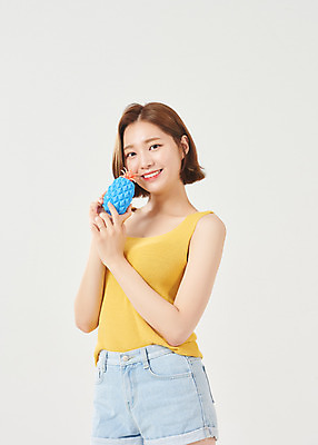 포토 JPG 스튜디오촬영 여자 대학생 방학 휴가 대학생라이프 실내 한명 서기 미소 누끼 상반신 20대 청년 성인 옆모습 여름 모형 한국인 즐거움 흰배경 여대생 성인여자한명만 국내포토 1 학생 라이프스타일 계절 감정 뷰포인트 백그라운드 모션 표정 사람 동양인 내부 흰색 여자한명만 성인여자만 파일형식