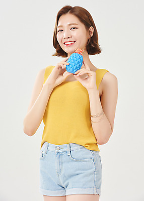 포토 JPG 스튜디오촬영 여자 대학생 방학 휴가 대학생라이프 실내 한명 서기 미소 들기 누끼 상반신 20대 청년 성인 앞모습 여름 모형 한국인 즐거움 흰배경 여대생 성인여자한명만 국내포토 1 학생 라이프스타일 계절 감정 뷰포인트 백그라운드 모션 표정 사람 동양인 내부 흰색 여자한명만 성인여자만 파일형식