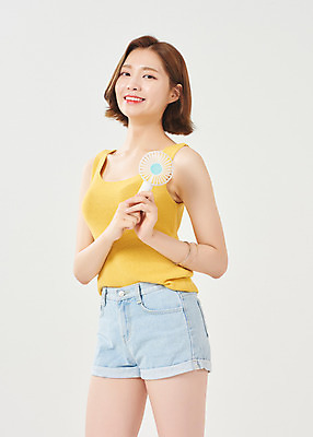 포토 JPG 스튜디오촬영 여자 대학생 방학 휴가 대학생라이프 실내 한명 서기 미소 들기 누끼 상반신 20대 청년 성인 앞모습 여름 한국인 시원함 즐거움 흰배경 여대생 성인여자한명만 손풍기 국내포토 1 학생 라이프스타일 계절 감정 뷰포인트 백그라운드 모션 표정 사람 동양인 내부 흰색 선풍기 휴대용 여자한명만 성인여자만 파일형식