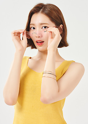 포토 JPG 스튜디오촬영 여자 대학생 방학 휴가 대학생라이프 실내 한명 서기 미소 누끼 상반신 20대 청년 성인 앞모습 여름 선글라스 한국인 즐거움 흰배경 여대생 성인여자한명만 국내포토 1 학생 라이프스타일 계절 감정 안경 뷰포인트 백그라운드 모션 표정 사람 동양인 내부 흰색 여자한명만 성인여자만 파일형식