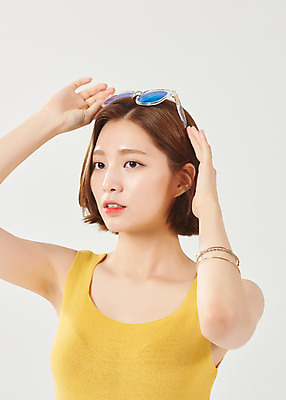 포토 JPG 스튜디오촬영 여자 대학생 방학 휴가 대학생라이프 실내 한명 서기 미소 누끼 상반신 20대 청년 성인 앞모습 여름 선글라스 한국인 즐거움 흰배경 여대생 성인여자한명만 국내포토 1 학생 라이프스타일 계절 감정 안경 뷰포인트 백그라운드 모션 표정 사람 동양인 내부 흰색 여자한명만 성인여자만 파일형식