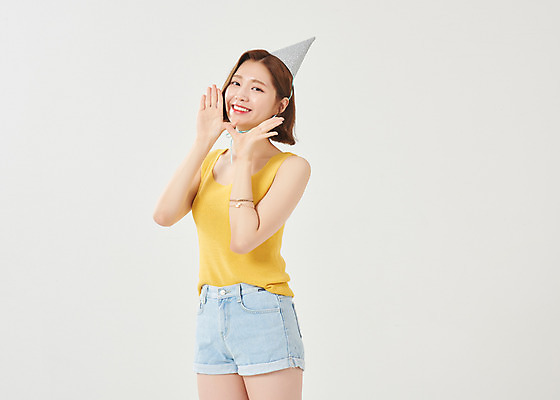 포토 JPG 스튜디오촬영 여자 대학생 방학 휴가 대학생라이프 실내 한명 서기 미소 누끼 상반신 20대 청년 성인 옆모습 여름 외침 고깔모자 한국인 즐거움 흰배경 여대생 성인여자한명만 국내포토 모자_잡화 1 학생 라이프스타일 계절 감정 뷰포인트 백그라운드 모션 표정 사람 동양인 내부 소리 흰색 여자한명만 성인여자만 파일형식