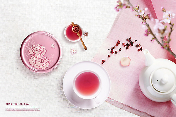 PSD 편집이미지 꽃잎 분홍색 백그라운드 주전자 따뜻함 사람없음 차 전통차 찻잔 찻주전자 꽃가지 오미자 오미자차 카피스페이스 이미지편집 꽃 음료 컬러 주방용품 잔 차_음료 공백 나뭇가지 파일형식