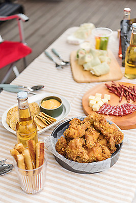 포토 JPG 주간 빵 여행 휴가 휴식 맥주 사람없음 야외 여름 치킨 안주 즐거움 강원도 국내포토 자연요소 계절 감정 음식 컨셉 주류 한국 닭고기요리 파일형식