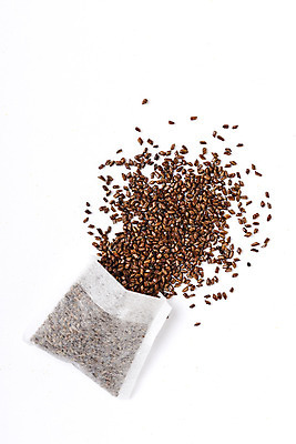 포토 JPG 스튜디오촬영 실내 건강 사람없음 하이앵글 여러개 약재 흰배경 티백 율무 한방차 플랫레이 국내포토 뷰포인트 다수 백그라운드 내부 차_음료 약 흰색 플랫 전통차 파일형식