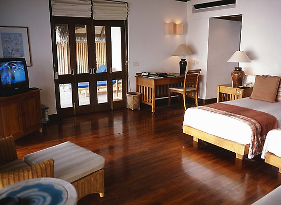 포토 주간 해외풍경 아시아 외국문화 가구 액자 쿠션 의자 탁자 호텔 리조트 조명 실내 사람없음 건물 관광지 세계 문 텔레비전 침실 침대 스탠드 에어컨 휴양지 객실 서아시아 몰디브 서남아시아 국내포토 자연요소 해외 건축물 나라 문화 여행 생활용품 숙소 풍경 내부 전자제품 장소 가전제품 파일형식