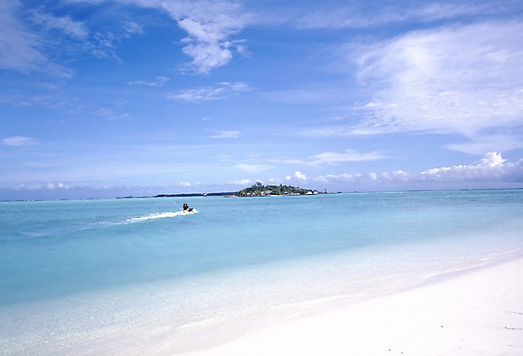 포토 주간 구름 해외풍경 해외 아시아 바다 외국문화 섬 하늘 휴가 휴식 풍경 해변 야외 레포츠 관광지 모래사장 세계 휴양지 서아시아 몰디브 서남아시아 국내포토 자연요소 나라 문화 여행 컨셉 레저 장소 파일형식
