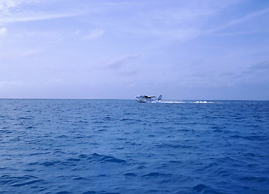 포토 주간 구름 해외풍경 해외 아시아 교통수단 바다 외국문화 하늘 휴가 휴식 풍경 사람없음 야외 관광지 세계 휴양지 서아시아 몰디브 서남아시아 비행정 수상비행기 국내포토 자연요소 나라 문화 여행 교통 컨셉 비행기 장소 파일형식