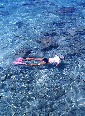 포토 주간 해외풍경 해외 아시아 바다 외국문화 레저 휴가 휴식 한명 사람 풍경 야외 관광지 세계 수영 물안경 오리발 잠수 휴양지 스쿠버다이빙 서아시아 몰디브 서남아시아 국내포토 자연요소 1 나라 문화 여행 컨셉 장소 수상스포츠 수영용품 파일형식