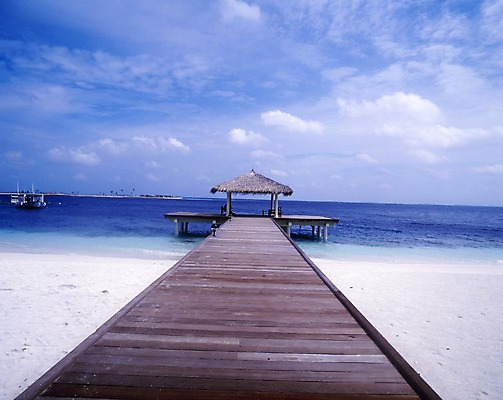 포토 주간 구름 해외풍경 아시아 바다 외국문화 하늘 휴가 휴식 풍경 해변 사람없음 야외 관광지 모래사장 세계 항구 휴양지 서아시아 몰디브 서남아시아 선박 국내포토 자연요소 해외 나라 문화 여행 컨셉 수상교통 교통시설 장소 파일형식