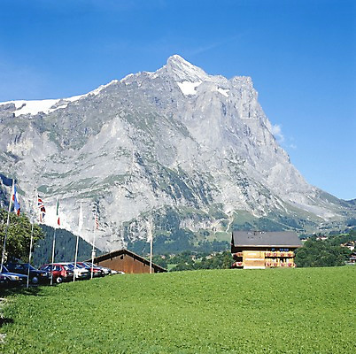 포토 JPG 주간 해외풍경 해외 건축물 건축 유럽 육상교통 외국문화 교통 자동차 하늘 산 주택 풍경 잔디 초원 사람없음 야외 세로 관광지 세계 절벽 깃발 국기 스위스 고산지대 국내포토 자연요소 식물 나라 문화 교통수단 여행 건물 파일형식