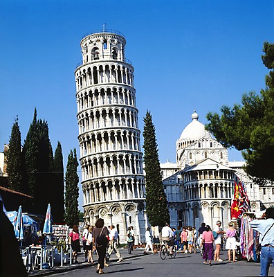 포토 JPG 주간 나무 해외풍경 해외 건축물 건축 유럽 외국문화 고건축 하늘 거리 사람 풍경 야외 건물 세로 관광지 세계 여행객 탑 이탈리아 세계문화유산 깃발 파라솔 보행자 국기 이탈리아문화 광장 피사의사탑 토스카나 국내포토 자연요소 식물 나라 문화 여행 문화재 유럽문화 파일형식
