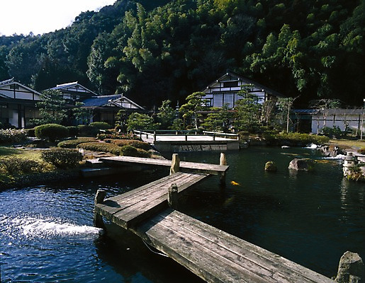 포토 JPG 주간 나무 해외풍경 해외 건축물 공원 건축 아시아 호수 외국문화 산 주택 풍경 사람없음 야외 건물 가로 관광지 세계 정원 일본 돌_바위 연못 숲 조경 가교 국내포토 자연요소 식물 공공시설 나라 문화 여행 파일형식