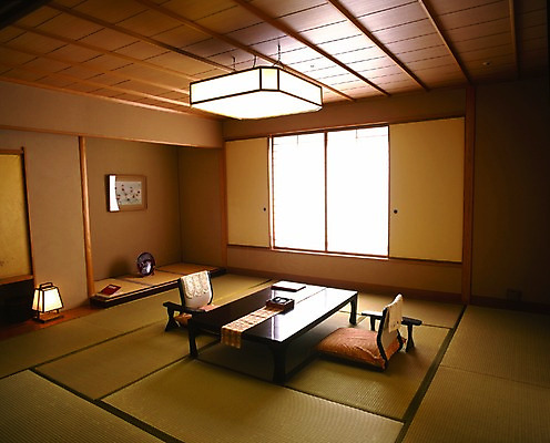 포토 JPG 해외풍경 해외 건축물 건축 아시아 외국문화 액자 창문 탁자 전등 조명 실내 사람없음 건물 가로 관광지 세계 일본 방 응접실 다다미 다다미방 좌식의자 국내포토 나라 문화 여행 가구 의자 풍경 내부 파일형식